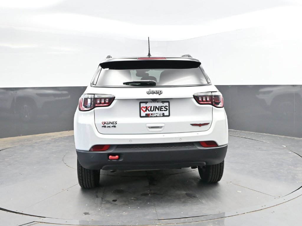 Used 2025 Jeep Compass Trailhawk AWD/4WD image 6