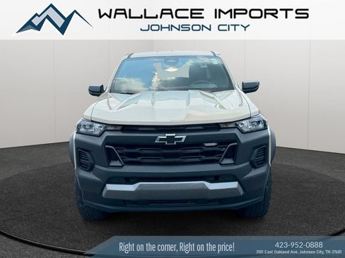Used 2024 Chevrolet Colorado Trail Boss w/ Advanced Trailering Package AWD/4WD image 8