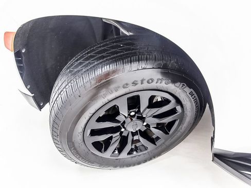 Used 2022 Chevrolet Suburban LT RWD image 12