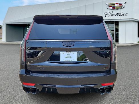 Used 2024 Cadillac Escalade V w/ LPO, ONYX Package AWD/4WD image 4
