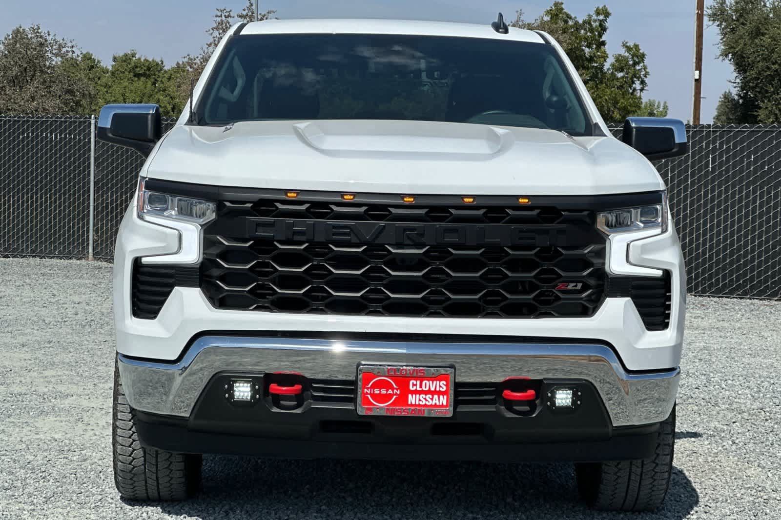 Used 2024 Chevrolet Silverado 1500 LT w/ Z71 Off-Road Package AWD/4WD image 11