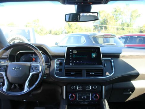 Used 2022 Chevrolet Suburban Z71 image 17