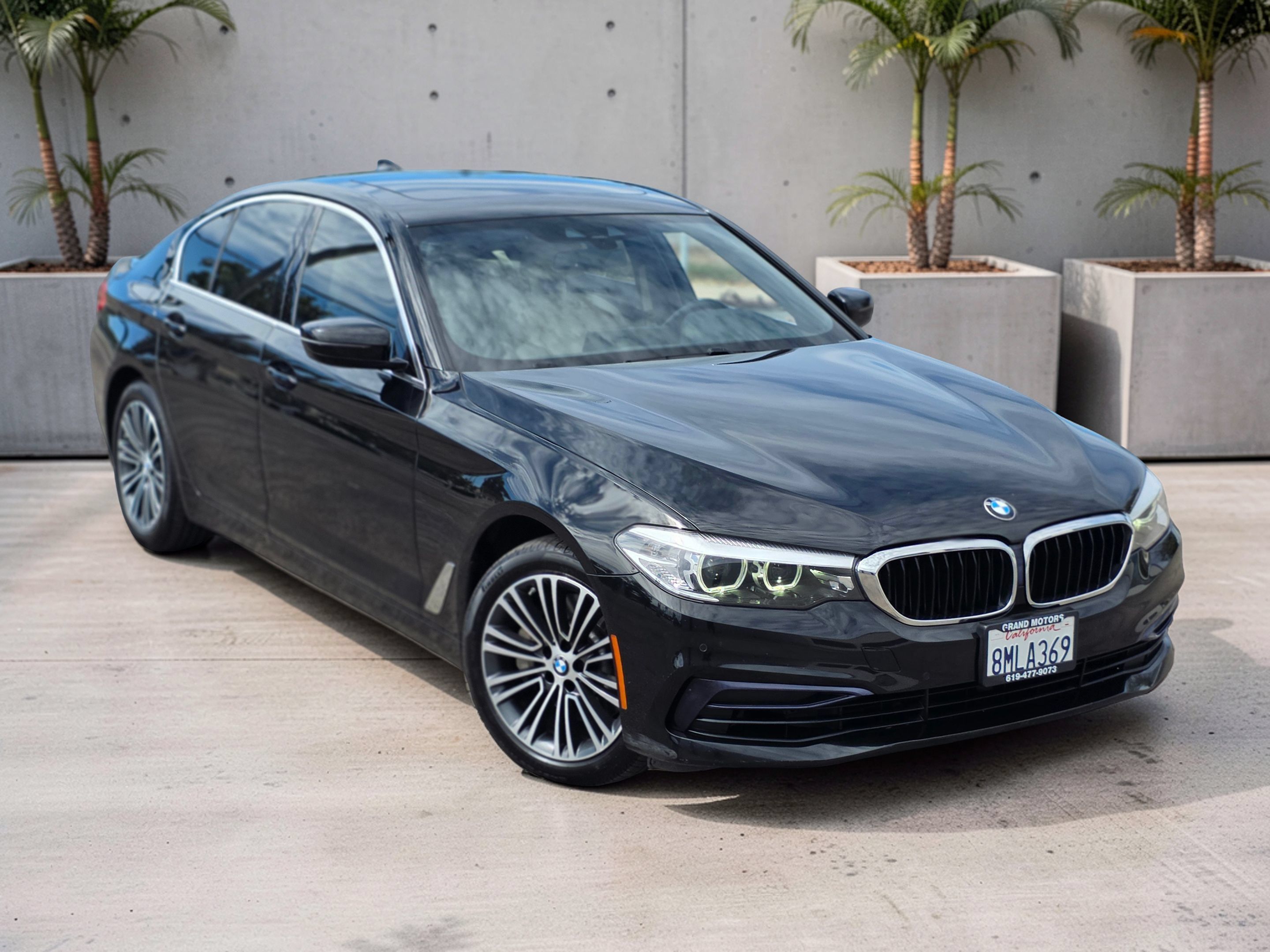 Used 2019 BMW 540i w/ Convenience Package RWD image 2