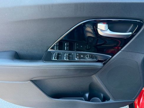 Used 2022 Kia Niro LXS image 25