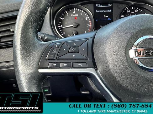 Used 2017 Nissan Rogue SV w/ SV Premium Package image 18