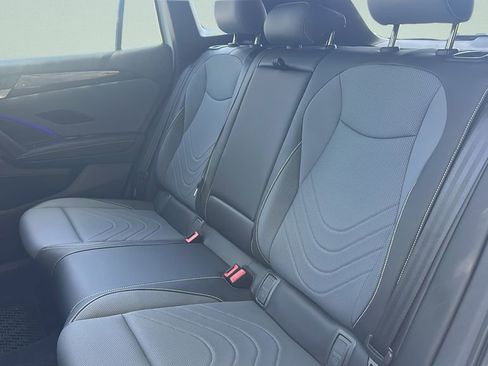 Used 2025 Volkswagen Tiguan SE R-Line image 26