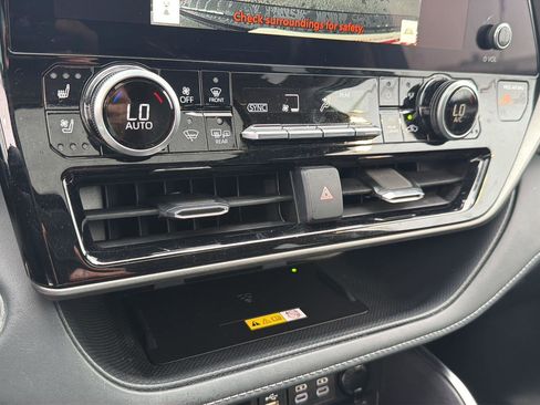 Used 2023 Toyota Highlander Limited AWD/4WD image 27