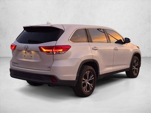 Used 2019 Toyota Highlander Plus FWD image 5