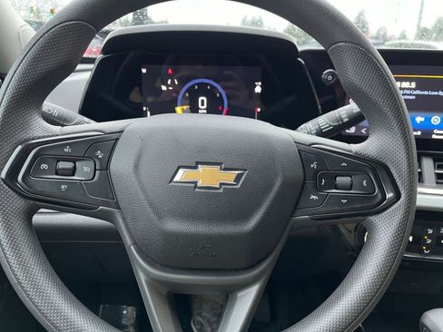 Used 2025 Chevrolet Trax LT image 28