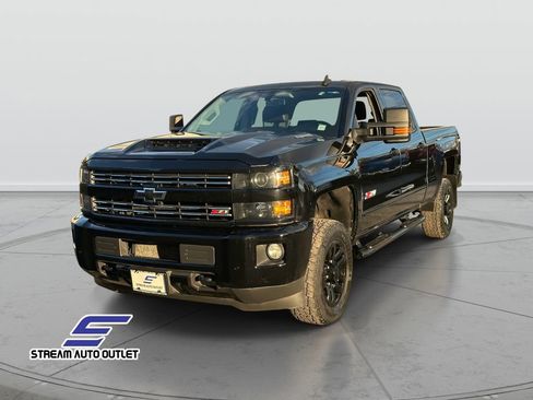 Used 2018 Chevrolet Silverado 2500 LTZ image 3