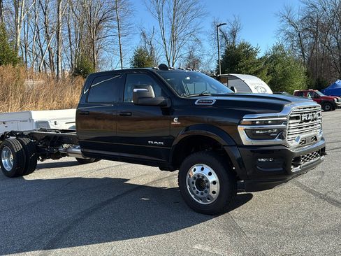 New 2026 RAM 5500 4x4 Crew Cab image 2