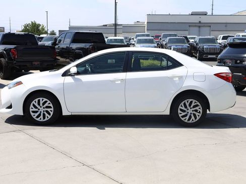 Used 2017 Toyota Corolla LE FWD image 3