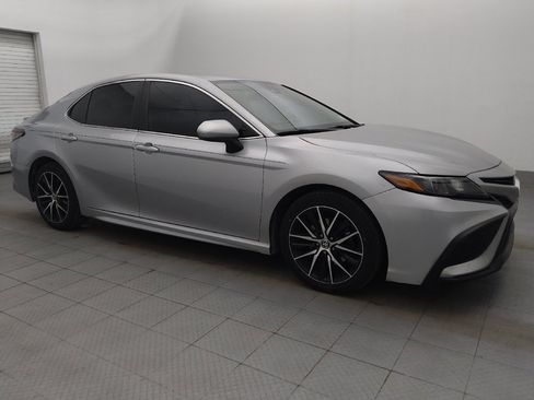 Used 2021 Toyota Camry SE image 11