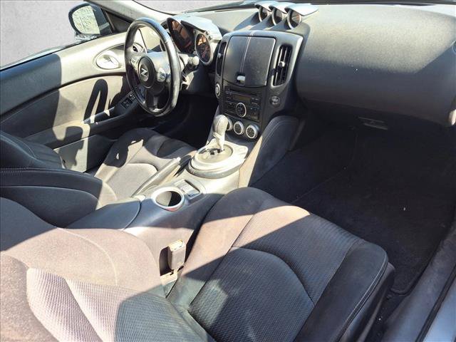 Used 2011 Nissan 370Z Roadster RWD image 17