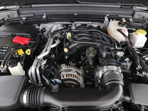 Used 2024 Jeep Gladiator Willys image 15