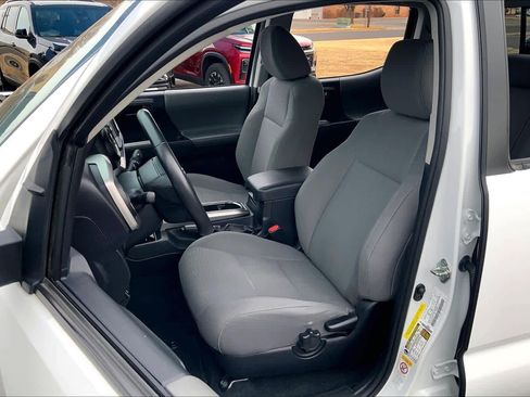 Used 2017 Toyota Tacoma SR5 w/ Tow Package image 8