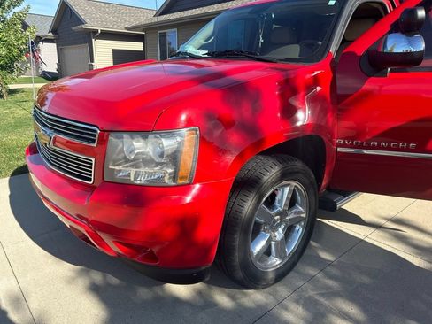 Used 2011 Chevrolet Avalanche LTZ AWD/4WD image 7