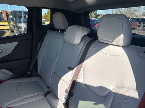 Used 2015 Jeep Renegade Limited image 43