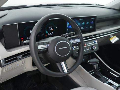 Certified 2025 Hyundai Tucson SE image 20