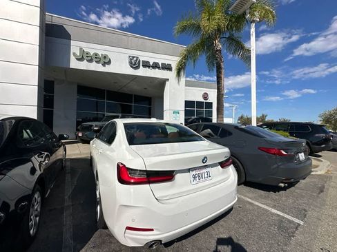 Used 2025 BMW 330i Sedan RWD image 4