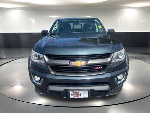 Used 2017 Chevrolet Colorado Z71 AWD/4WD image 2