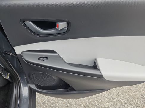 Certified 2023 Hyundai Kona SEL AWD/4WD image 31