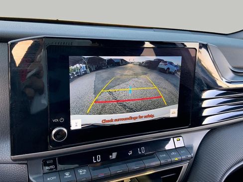 Used 2025 Toyota Camry SE FWD image 26