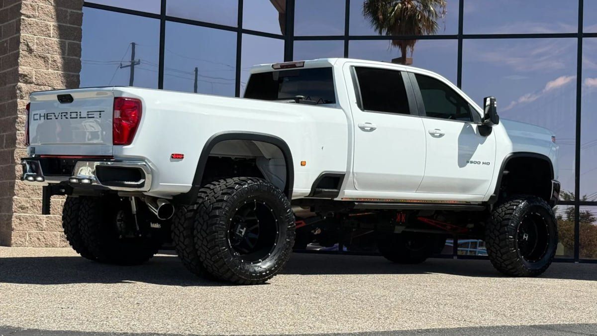 Used 2022 Chevrolet Silverado 3500 LT w/ Convenience Package AWD/4WD image 12