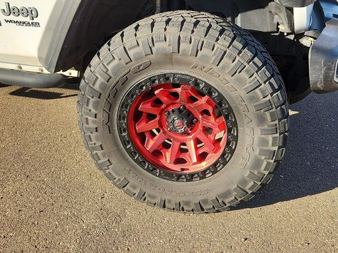 Used 2019 Jeep Wrangler Unlimited Sahara image 7