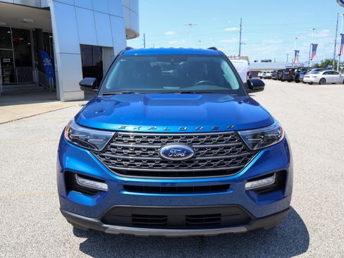 Used 2023 Ford Explorer XLT w/ Equipment Group 202A AWD/4WD image 8
