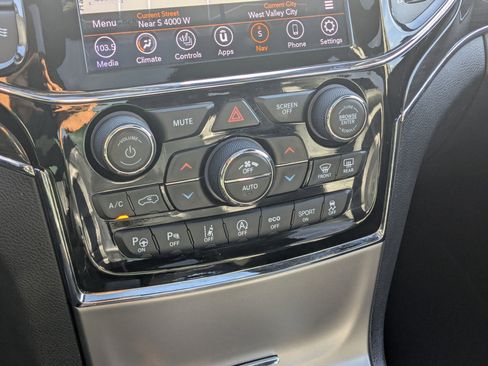 Used 2020 Jeep Grand Cherokee Overland image 26