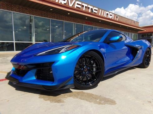 Used 2025 Chevrolet Corvette Z06 w/ Z07 Performance Package RWD image 1