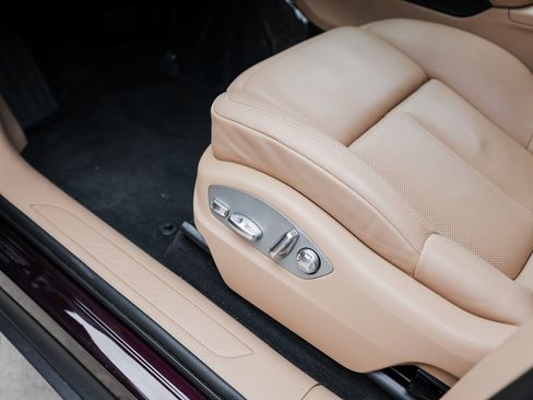 Certified 2025 Porsche Macan image 14