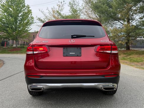 Used 2018 Mercedes-Benz GLC 300 4MATIC image 5