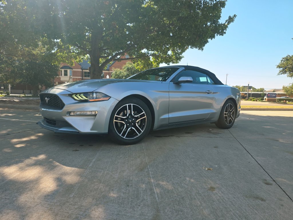 Used 2020 Ford Mustang Premium RWD image 4