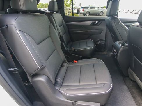 Used 2026 Buick Enclave Sport Touring w/ Power Package FWD image 25