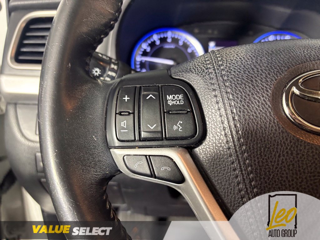 Used 2018 Toyota Highlander XLE AWD/4WD image 16