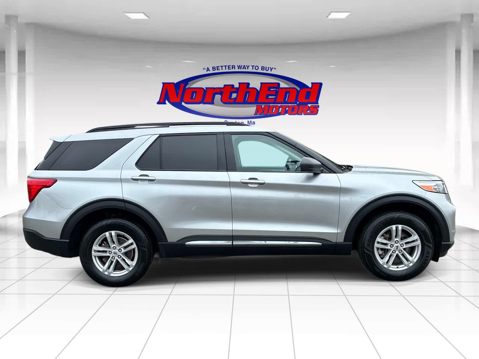 Used 2023 Ford Explorer XLT AWD/4WD image 8