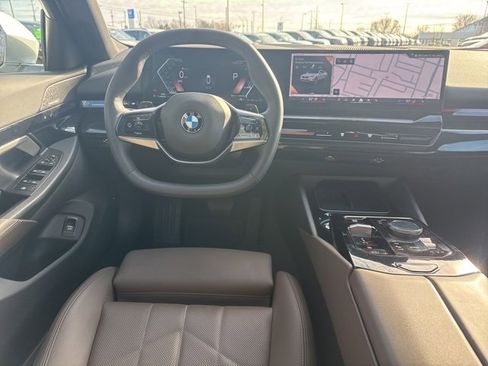Used 2025 BMW 530i xDrive w/ Premium Package image 11