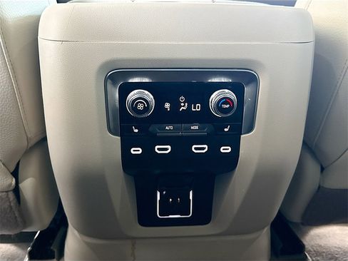Used 2024 GMC Yukon XL Denali w/ Advanced Technology Package image 27