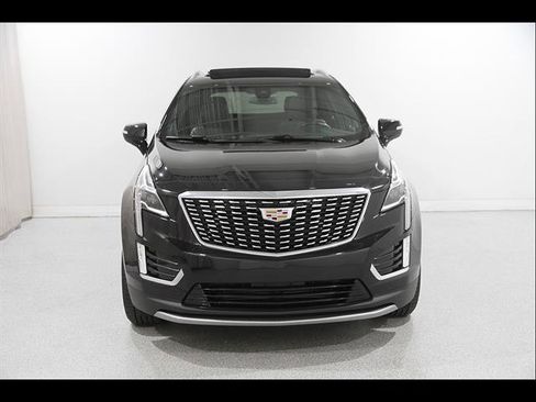 Used 2022 Cadillac XT5 Premium Luxury AWD/4WD image 2