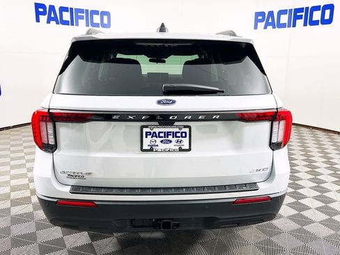 Used 2025 Ford Explorer Active image 9