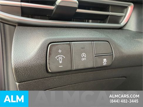 Used 2025 Hyundai Elantra SE image 21