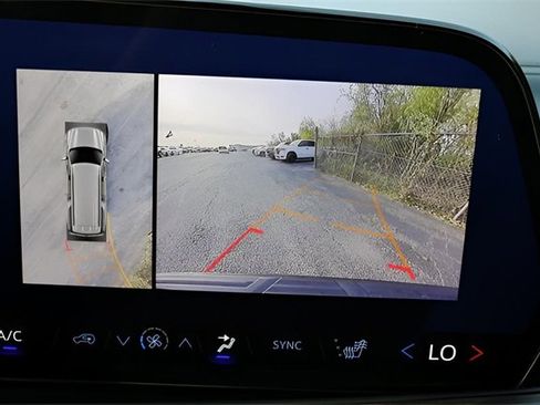 Used 2025 Chevrolet Suburban Z71 image 24