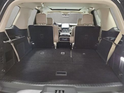 Used 2024 Ford Expedition Limited AWD/4WD image 23