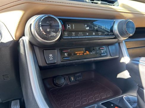 Used 2020 Toyota RAV4 Limited image 23