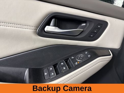 Used 2023 Nissan Rogue SL w/ SL Premium Package image 10