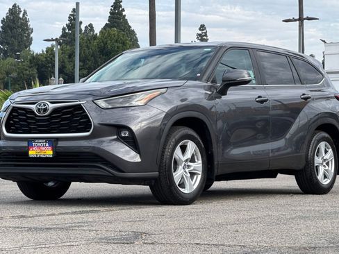 Used 2023 Toyota Highlander LE AWD/4WD image 8