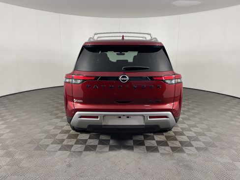 Used 2023 Nissan Pathfinder SL w/ Black Appearance Package image 4