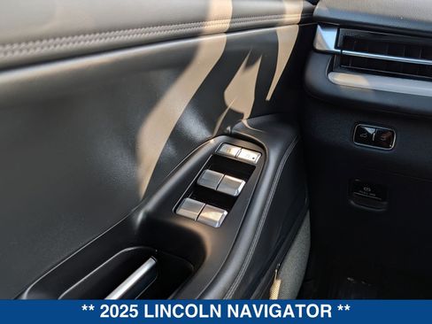 Used 2025 Lincoln Navigator Reserve w/ Jet Appearance Package AWD/4WD image 29